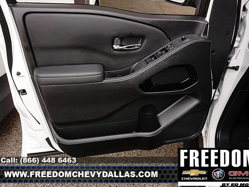 Used 2023 Nissan Frontier SV w/ Midnight Edition Package RWD image 32