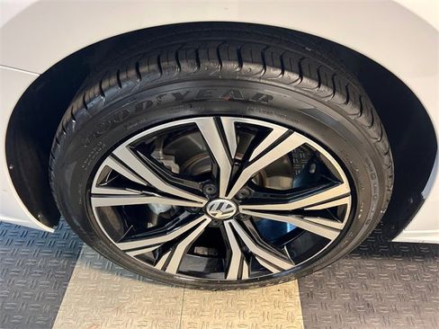 Used 2022 Volkswagen Passat 2.0T SE image 8