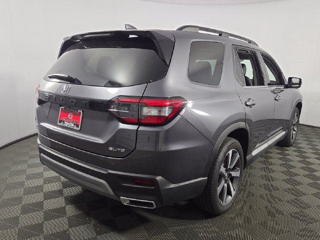 Used 2025 Honda Pilot Elite image 8