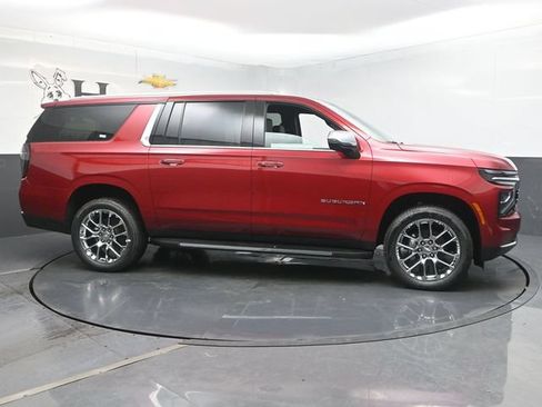 New 2026 Chevrolet Suburban Premier w/ Sun And Tow Package AWD/4WD image 28