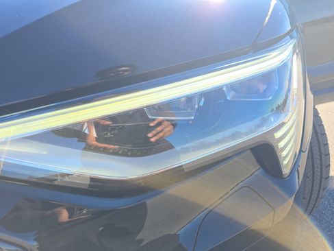 Used 2022 Audi e-tron Premium w/ Convenience Plus Package image 30