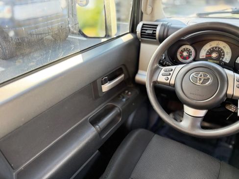 Used 2011 Toyota FJ Cruiser 4WD w/ Convenience Pkg image 21
