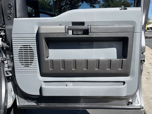 Used 2011 Ford F250 XLT w/ XLT Premium Pkg image 39