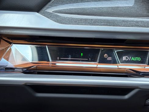 Used 2023 BMW 760i xDrive AWD/4WD image 20