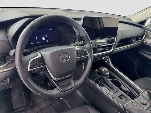 Certified 2025 Toyota Grand Highlander FWD image 9