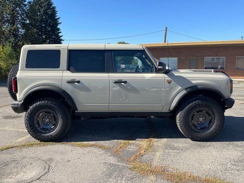 New 2025 Ford Bronco Badlands AWD/4WD image 9