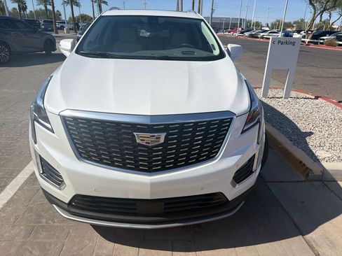 Used 2020 Cadillac XT5 Premium Luxury FWD image 2