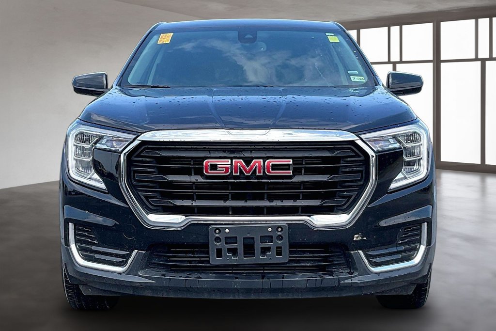 Used 2024 GMC Terrain SLE AWD/4WD image 2