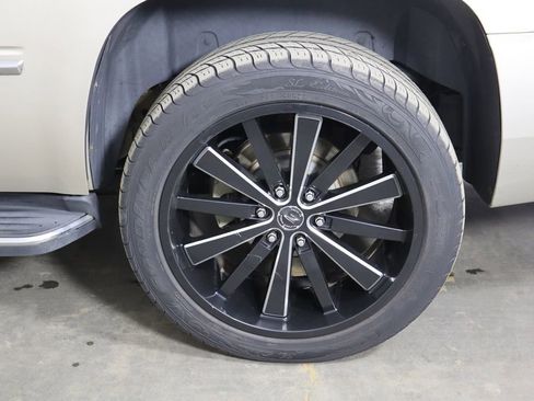 Used 2013 Cadillac Escalade Luxury AWD/4WD image 38