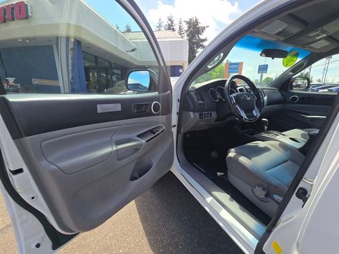 Used 2015 Toyota Tacoma 4x4 Access Cab V6 w/ TRD Off-Road Package image 20