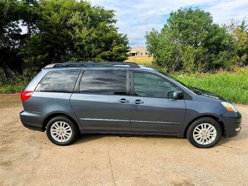 Used 2008 Toyota Sienna XLE FWD image 4