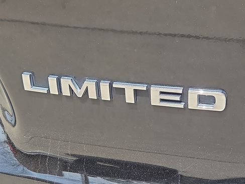 Used 2022 Jeep Cherokee Limited image 9