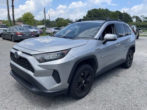 Used 2020 Toyota RAV4 LE image 4