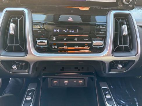 Used 2023 Kia Sorento EX image 30