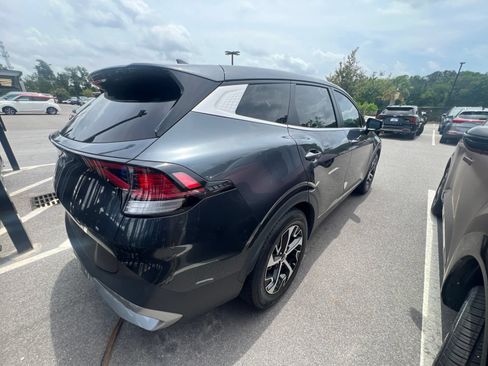 Used 2023 Kia Sportage EX FWD image 7
