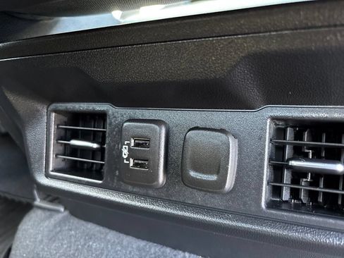 Used 2021 Chevrolet Silverado 1500 LT AWD/4WD image 17