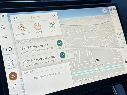 Used 2026 Land Rover Range Rover Velar Dynamic SE image 22