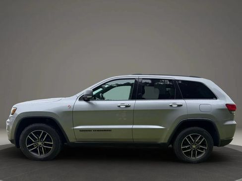 Used 2017 Jeep Grand Cherokee Trailhawk AWD/4WD image 2