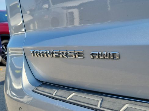 Used 2017 Chevrolet Traverse LT image 6