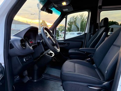 Used 2024 Mercedes-Benz Sprinter 2500 image 56