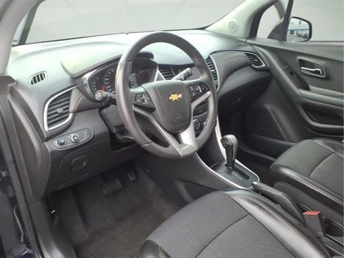 Certified 2021 Chevrolet Trax LT w/ LT Convenience Package image 7