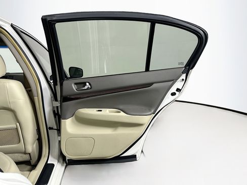 Used 2013 INFINITI G37 Journey w/ Premium Pkg image 30