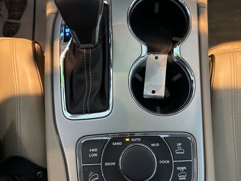 Used 2017 Jeep Grand Cherokee Overland image 23