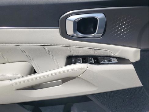 Used 2023 Kia Sorento SX image 16
