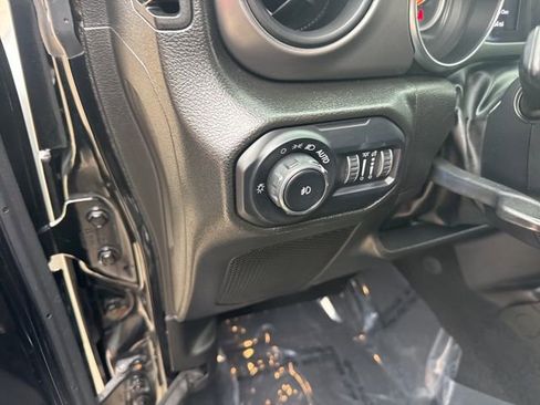 Used 2022 Jeep Wrangler Willys image 12