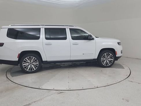 New 2025 Jeep Wagoneer L Series II image 16