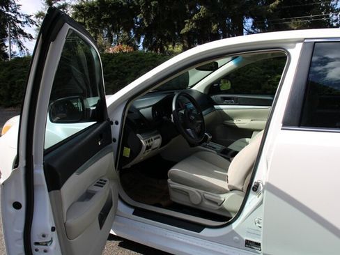 Used 2010 Subaru Legacy 2.5i AWD/4WD image 5