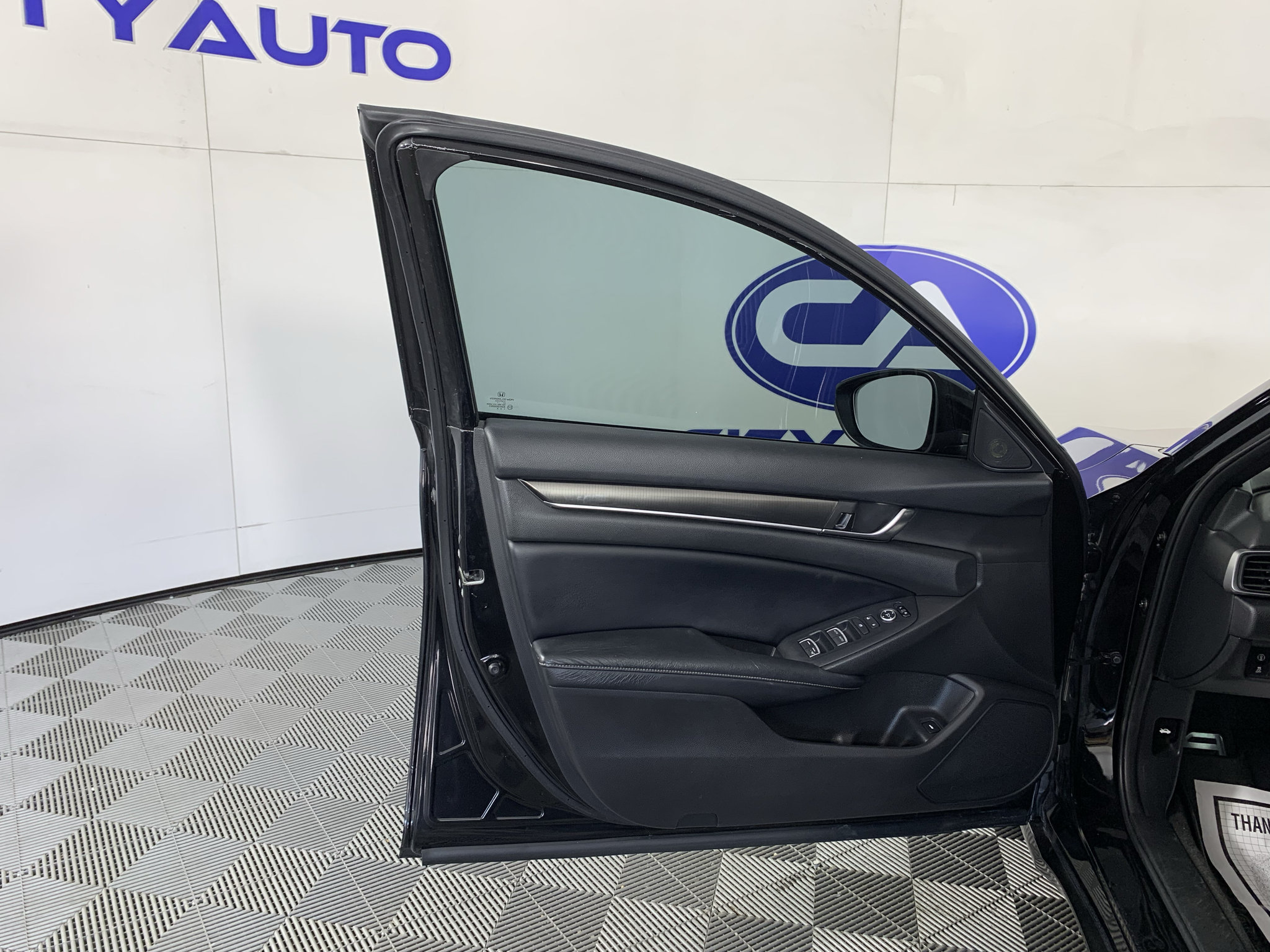Used 2018 Honda Accord Sport image 13