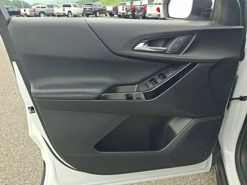 Used 2025 Chevrolet Equinox LT AWD/4WD image 12