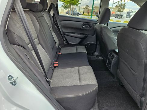 Used 2024 Nissan Rogue SV image 32