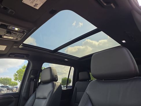 Used 2021 Chevrolet Suburban Z71 w/ Luxury Package AWD/4WD image 26