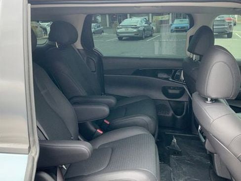 New 2025 Kia Carnival SX Prestige FWD image 30