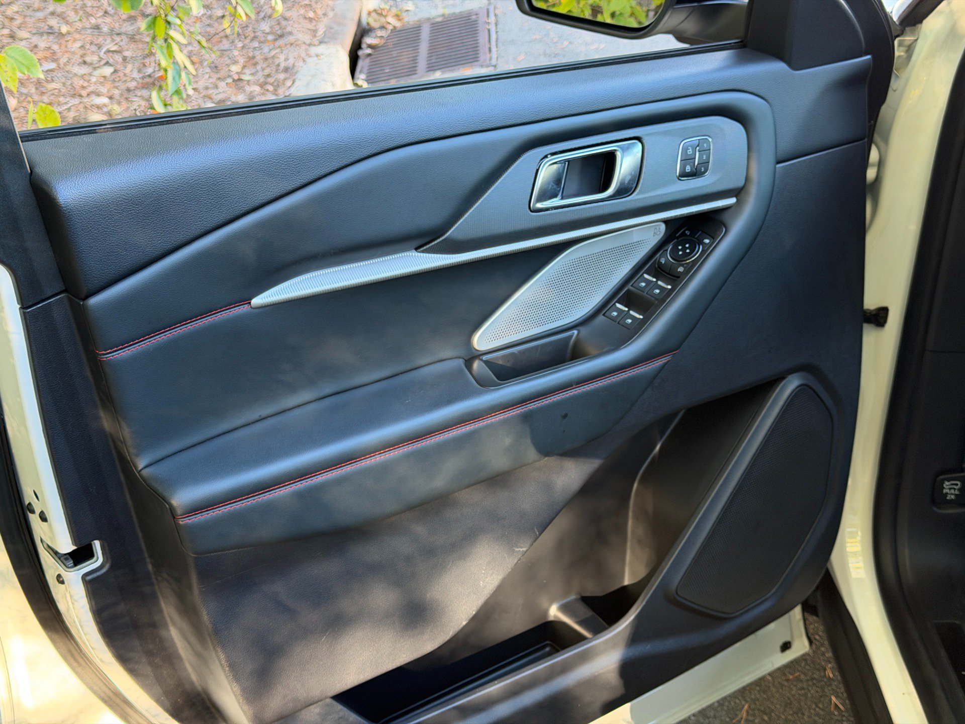 Used 2025 Ford Explorer ST AWD/4WD image 26