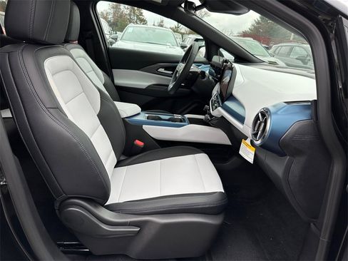New 2026 Chevrolet Equinox EV LT image 25
