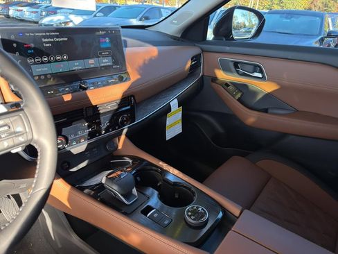 New 2026 Nissan Rogue Platinum image 24