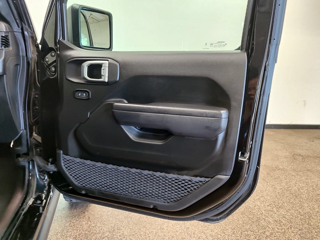 Used 2024 Jeep Wrangler Unlimited AWD/4WD image 15