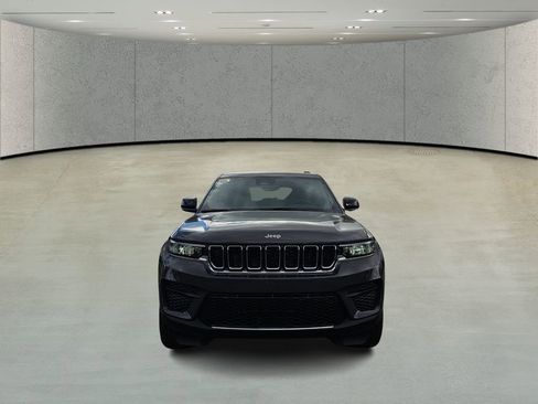 New 2026 Jeep Grand Cherokee Laredo RWD image 2