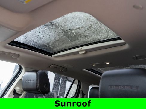 Used 2021 GMC Acadia Denali w/ Denali Ultimate Package image 12