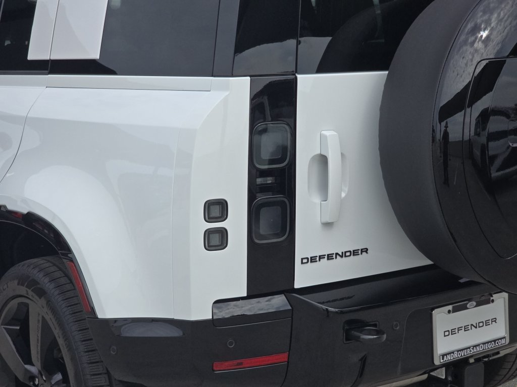 New 2026 Land Rover Defender 110 X-Dynamic SE AWD/4WD image 35