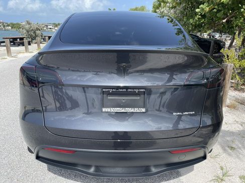 Used 2024 Tesla Model Y Long Range AWD/4WD image 24