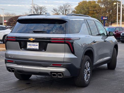 Certified 2025 Chevrolet Traverse LT image 11
