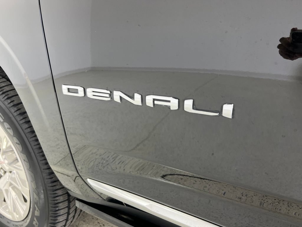 Used 2024 GMC Yukon Denali w/ Advanced Technology Package AWD/4WD image 31
