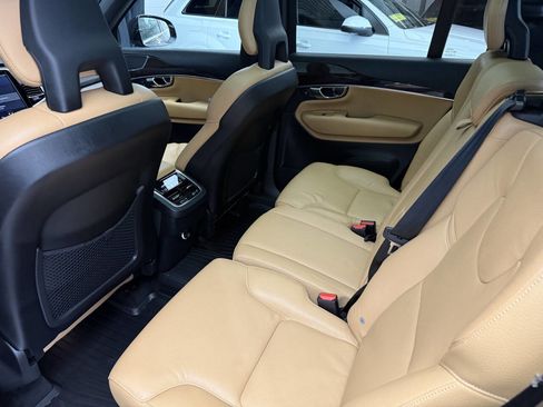 Used 2016 Volvo XC90 T6 Momentum w/ Momentum Plus Package image 21