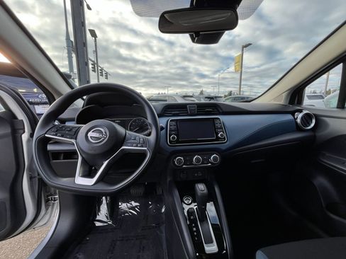 Used 2025 Nissan Versa SV image 33
