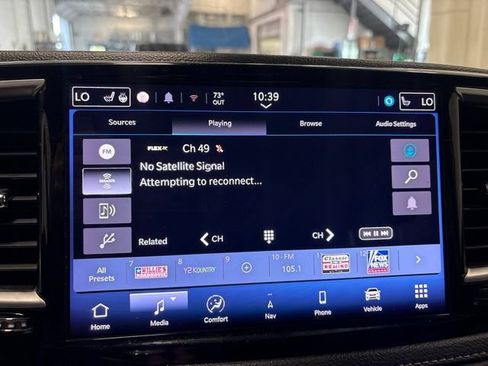 Used 2024 Chrysler Pacifica Limited FWD image 19