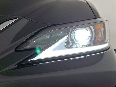 Used 2022 Lexus ES 350 w/ Premium Package image 12